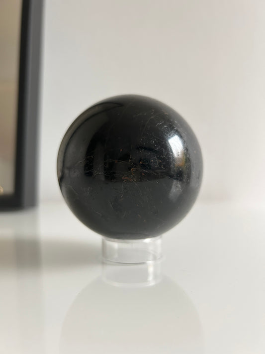 Schwarze Turmalin Kugel